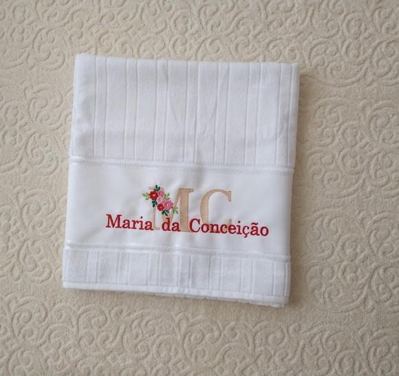 Presente de Aniversário - Toalha Bordada