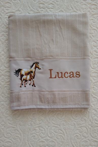 Presente de Aniversário -toalha Bordada Desenho de Cavalo