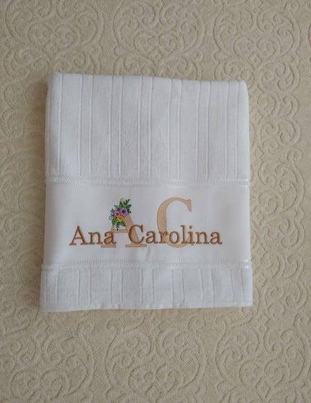 Toalha de Banho Personalizada/bordada com Nome - Lettering