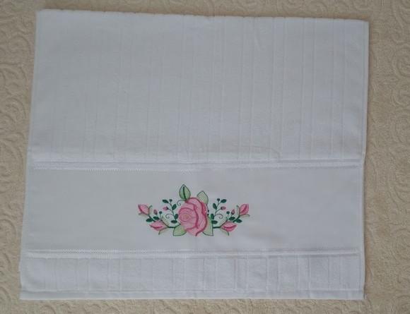 Toalha de Rosto Bordada com Flor