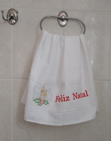 Toalha de Rosto Bordada com Tema Natal