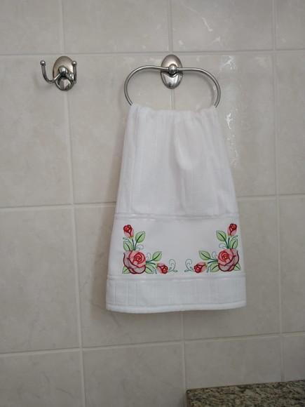 Toalha de Rosto Bordada com Flores
