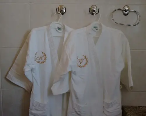02 Roupões Bordados Presente de Casamento (tam P, M ou G)
