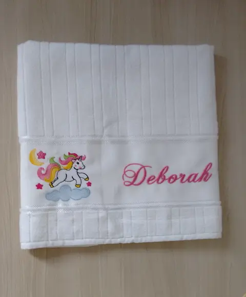 02 Toalhas de Banho Tema Unicórnio