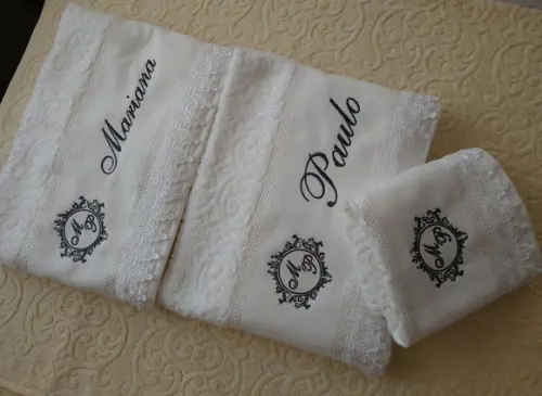 Bodas de Estanho - Toalhas Banhão Karsten com Renda Guipir