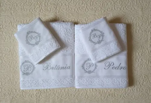 Jogo de Toalhas Banhão Karsten Bordadas (04 Peças) Casamento