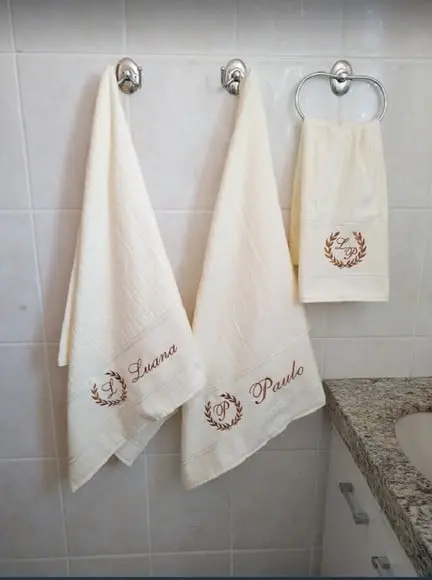 Jogo de Toalhas Bordadas 03 Peças - Presente de Casamento