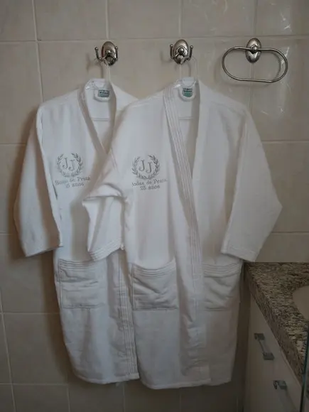 Kit 02 Roupões Bordados Presente Bodas Prata Tam m e Tam G