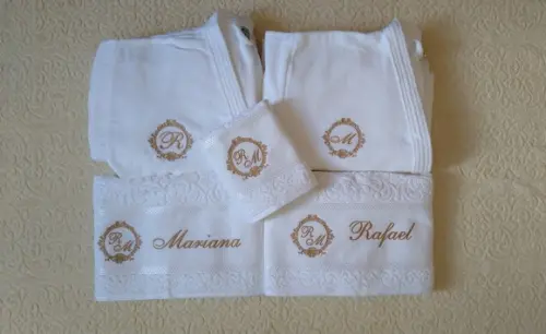 Kit Luxo 05 Peças Toalhas Banhão e Roupões Tam P, m ou G