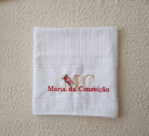 Presente de Aniversário - Toalha Bordada