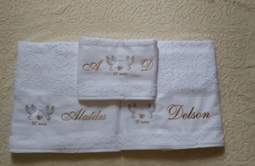 Presente Bodas de Ouro -Jogo de toalha Banhão Personalizado