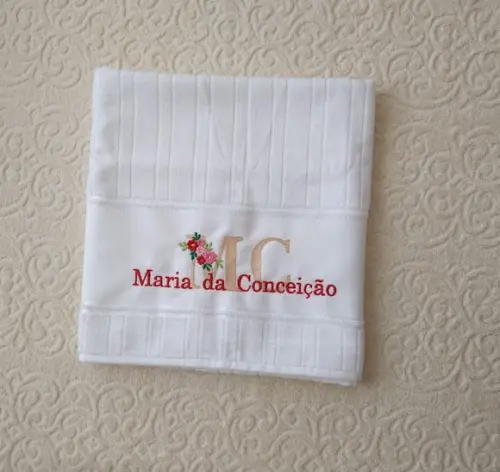 Presente de Aniversário - Toalha Bordada