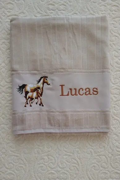 Presente de Aniversário -toalha Bordada Desenho de Cavalo