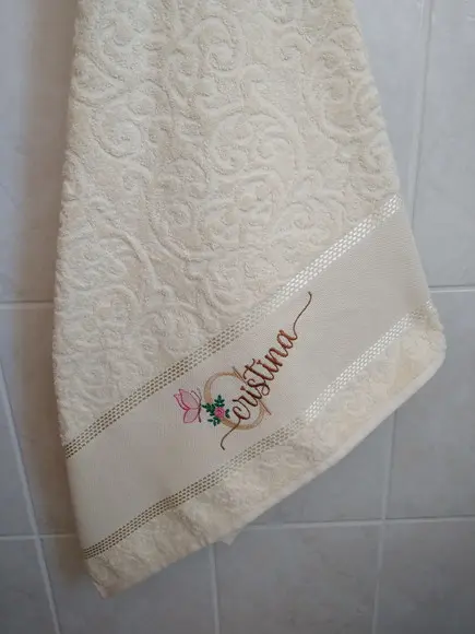 Presente de Natal - Toalha Banhão Karsten Bordada