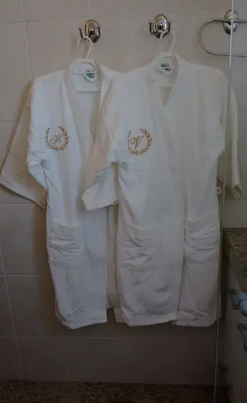Roupões Tam G e Gg Bordados com Iniciais (kit 02 Peças)