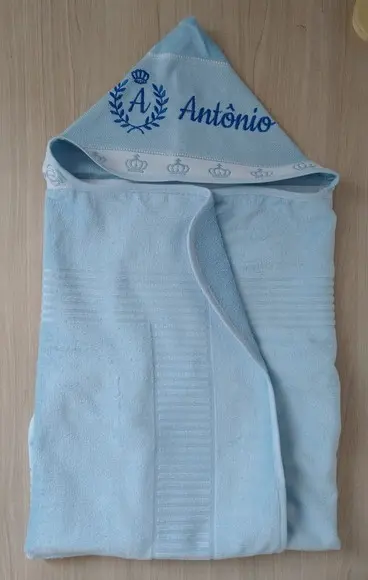 Toalha de banho Azul com capuz detalhe de coroa (Sem fralda)