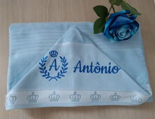 Toalha de banho Azul com capuz detalhe de coroa (Sem fralda)