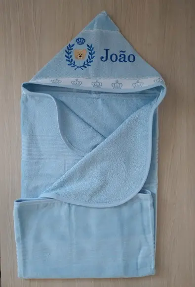 Toalha de banho com Capuz - Detalhe de coroa na borda