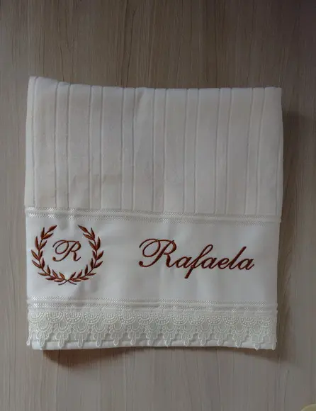 Toalha de banho Cor creme- Acabamento com renda Guipir