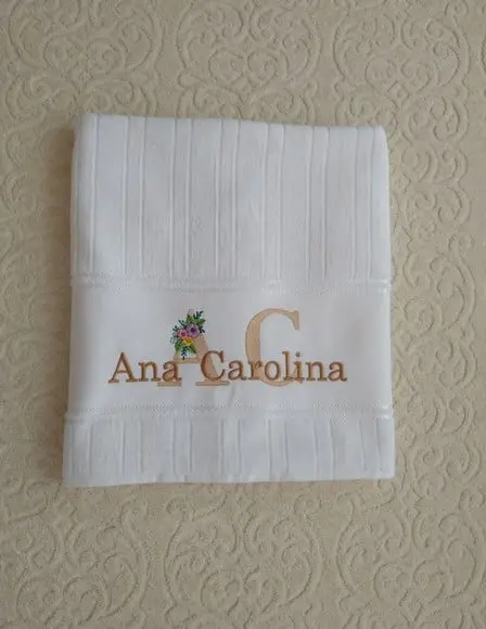 Toalha de Banho Personalizada/bordada com Nome - Lettering