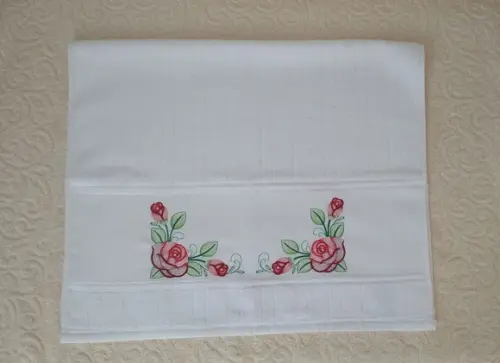 Toalha de Rosto Bordada com Flores