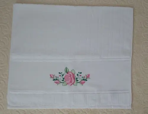 Toalha de Rosto Bordada com Flor