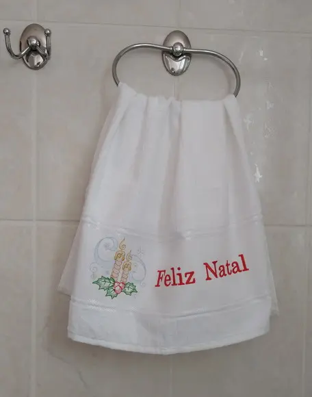 Toalha de Rosto Bordada com Tema Natal