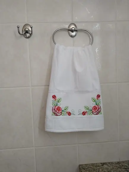 Toalha de Rosto Bordada com Flores Dupla