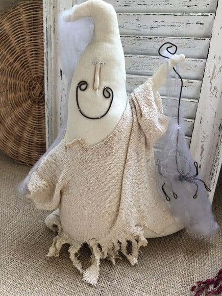 Boneco de Pano Fantasma Primitivo e Sua Aranha