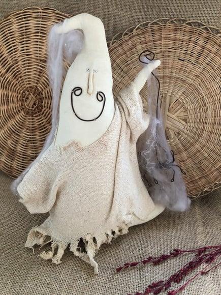 Boneco de Pano Fantasma Primitivo e Sua Aranha