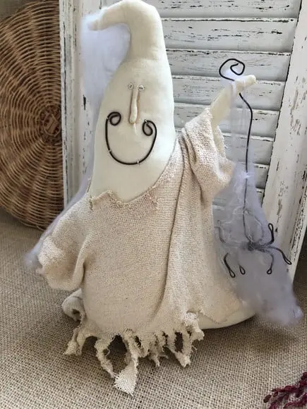Boneco de Pano Fantasma Primitivo e Sua Aranha