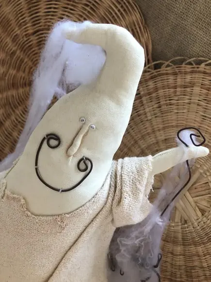 Boneco de Pano Fantasma Primitivo e Sua Aranha