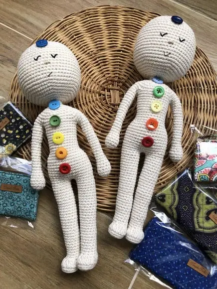 Boneco dos Chakras em Crochê