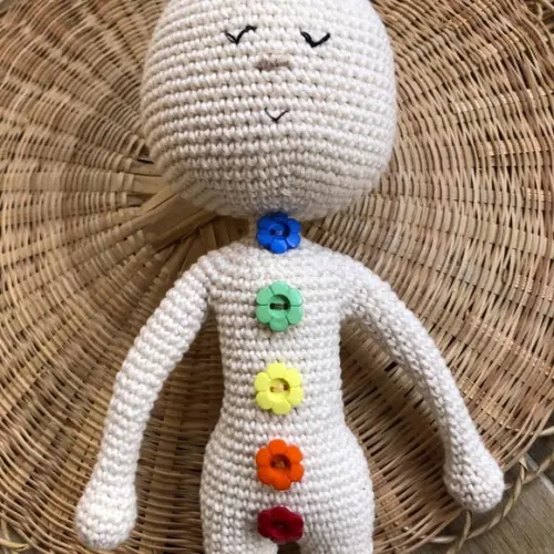 Boneco dos Chakras em Crochê