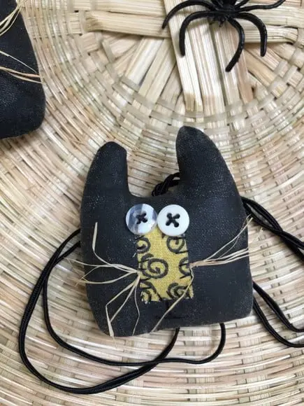Bonecos de Pano Colar Gatinhos Primitivos
