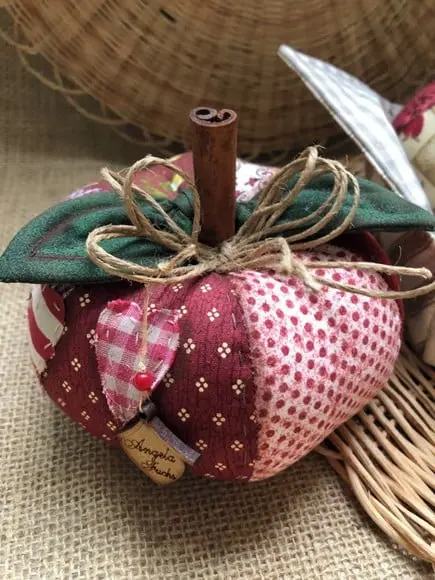 Cesta de Maçãs em Tecido