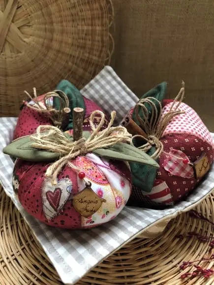 Cesta de Maçãs em Tecido