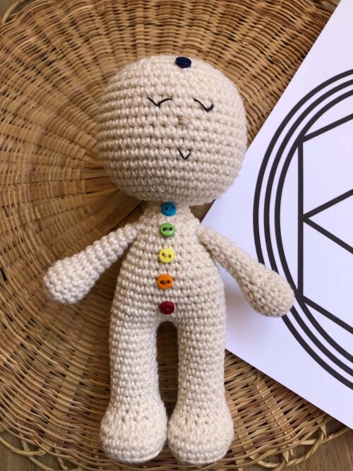 Boneco Mini dos Chakras em Crochê
