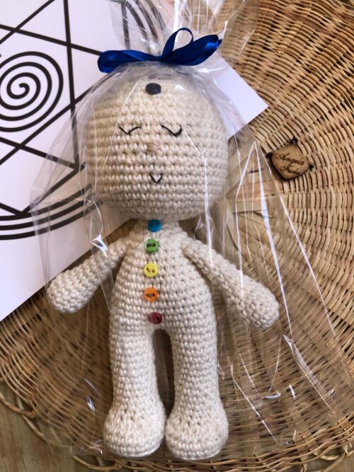 Boneco Mini dos Chakras em Crochê