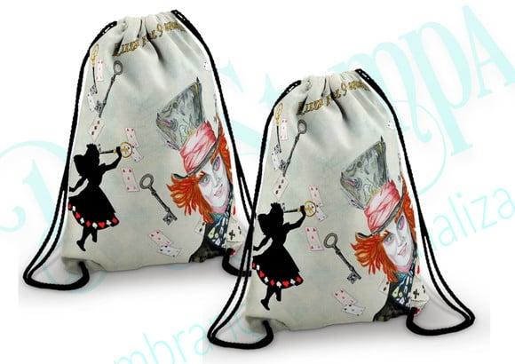 Mochilinha personalizada Alice no pais das maravilhas