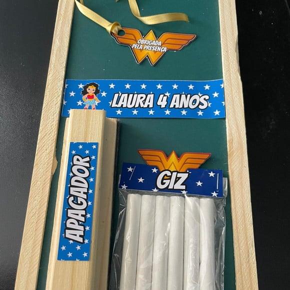 Kit Lousa com Apagador Mulher Maravilha