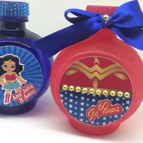 Adesivo Agua ouro fino Mulher Maravilha