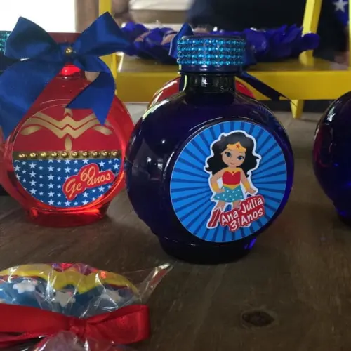 Adesivo Agua ouro fino Mulher Maravilha
