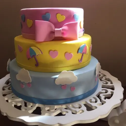 Bolo Fake Chuva de Amor e Luminárias Locação