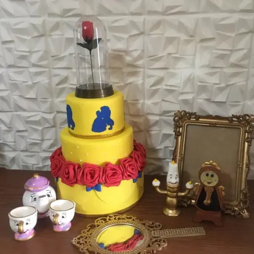 Bolo Fake e kit Bela e a Fera locação