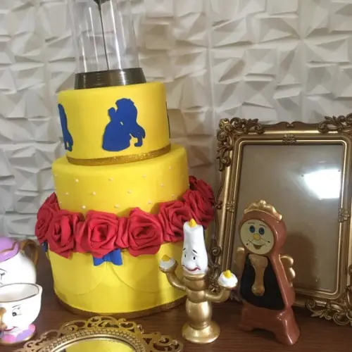 Bolo Fake e kit Bela e a Fera locação