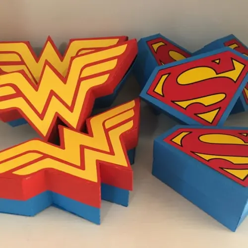 Caixa Super Homem e Mulher Maravilha