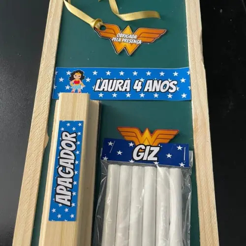 Kit Lousa com Apagador Mulher Maravilha
