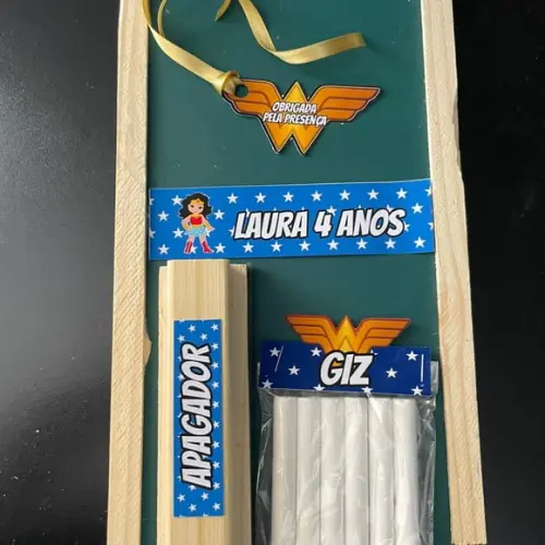 Kit Lousa com Apagador Mulher Maravilha