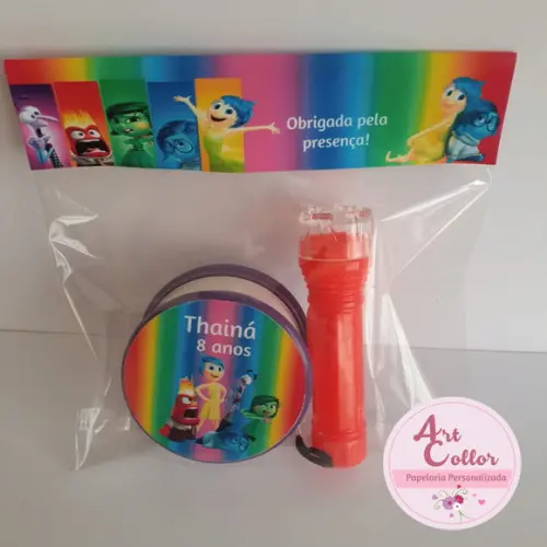 15 Kits com Copo Retrátil e Mini Lanterna Divertidamente